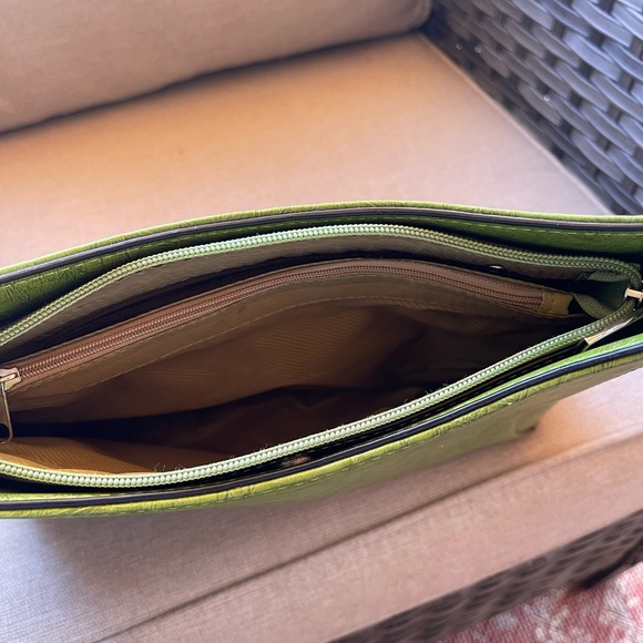 Elegant Green Shoulder Bag - Picture 3 of 3